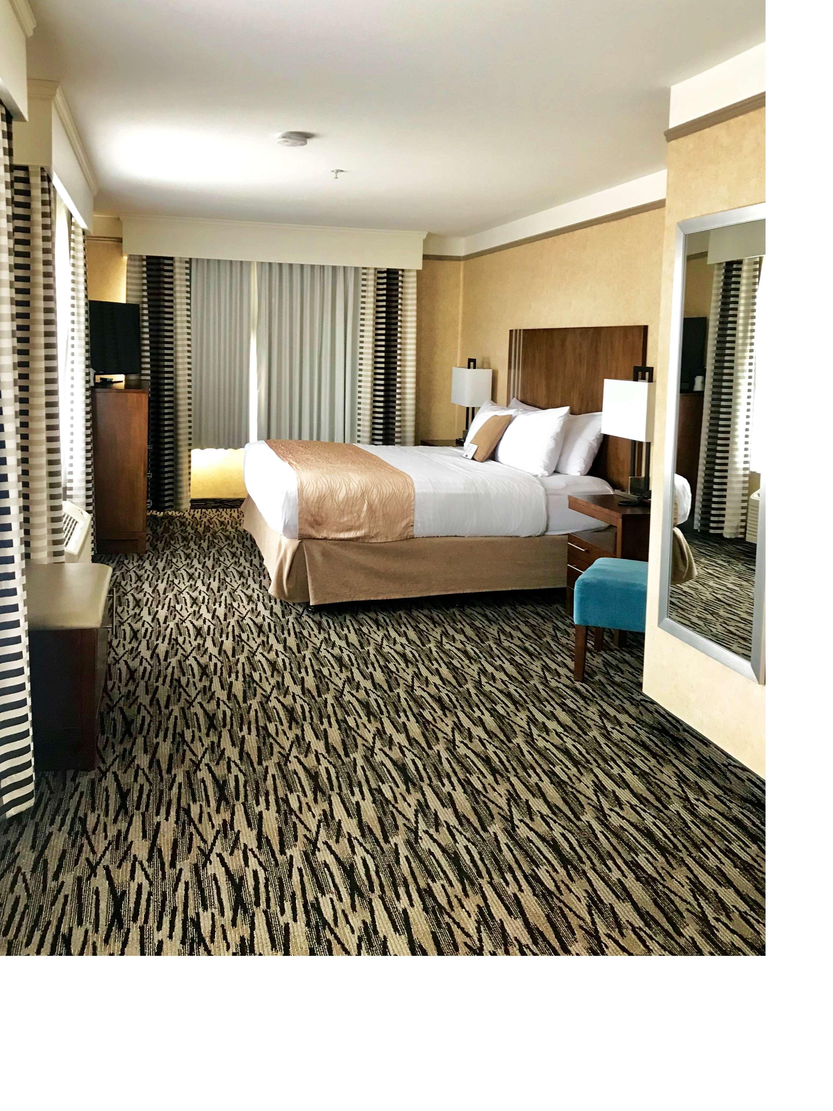 Best Western Plus Pitt Meadows Inn & Suites מראה חיצוני תמונה