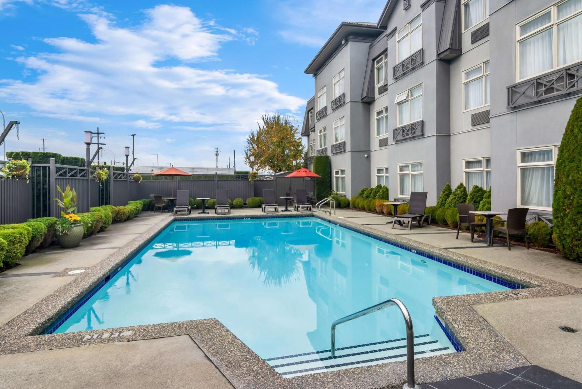 Best Western Plus Pitt Meadows Inn & Suites מראה חיצוני תמונה