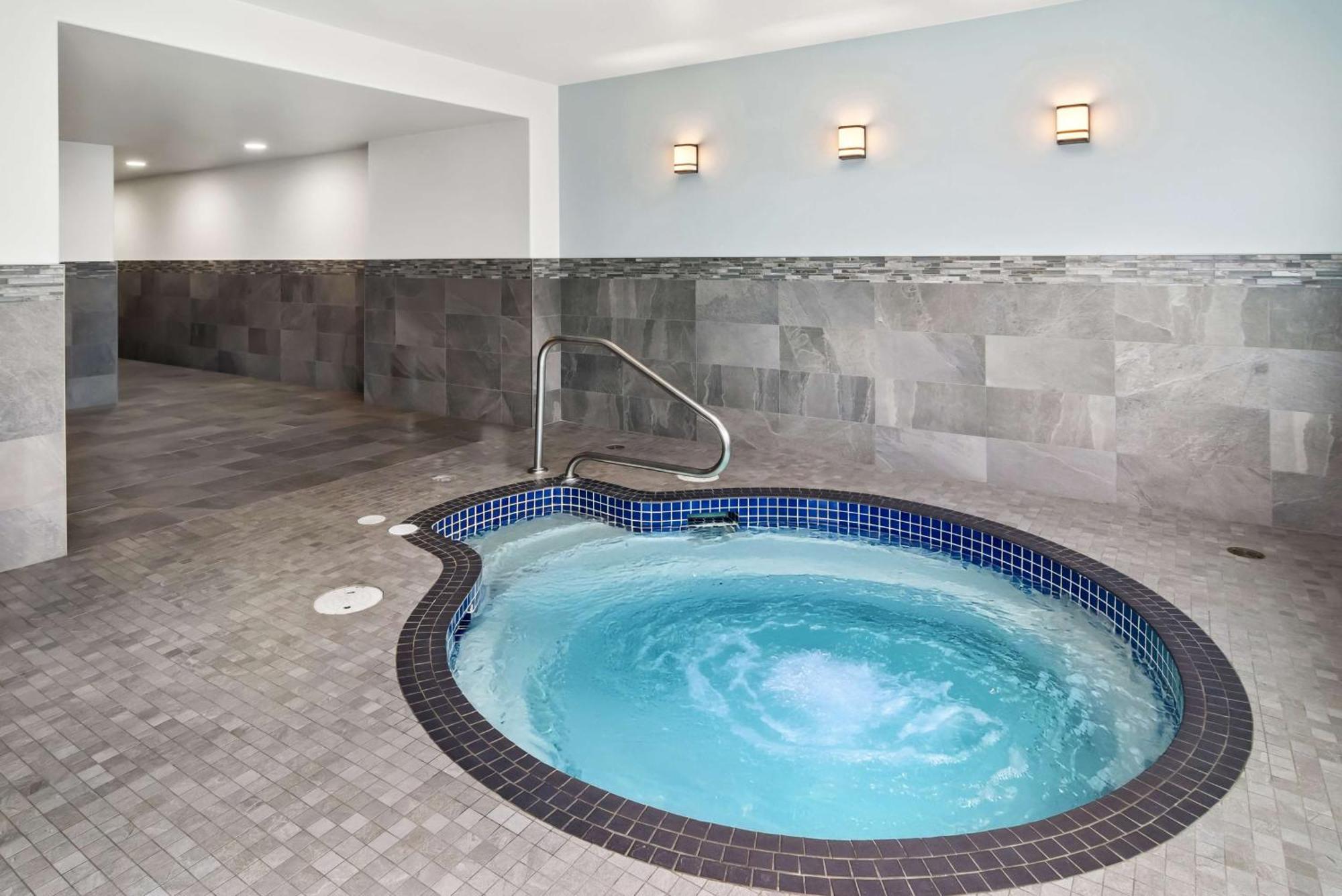 Best Western Plus Pitt Meadows Inn & Suites מראה חיצוני תמונה
