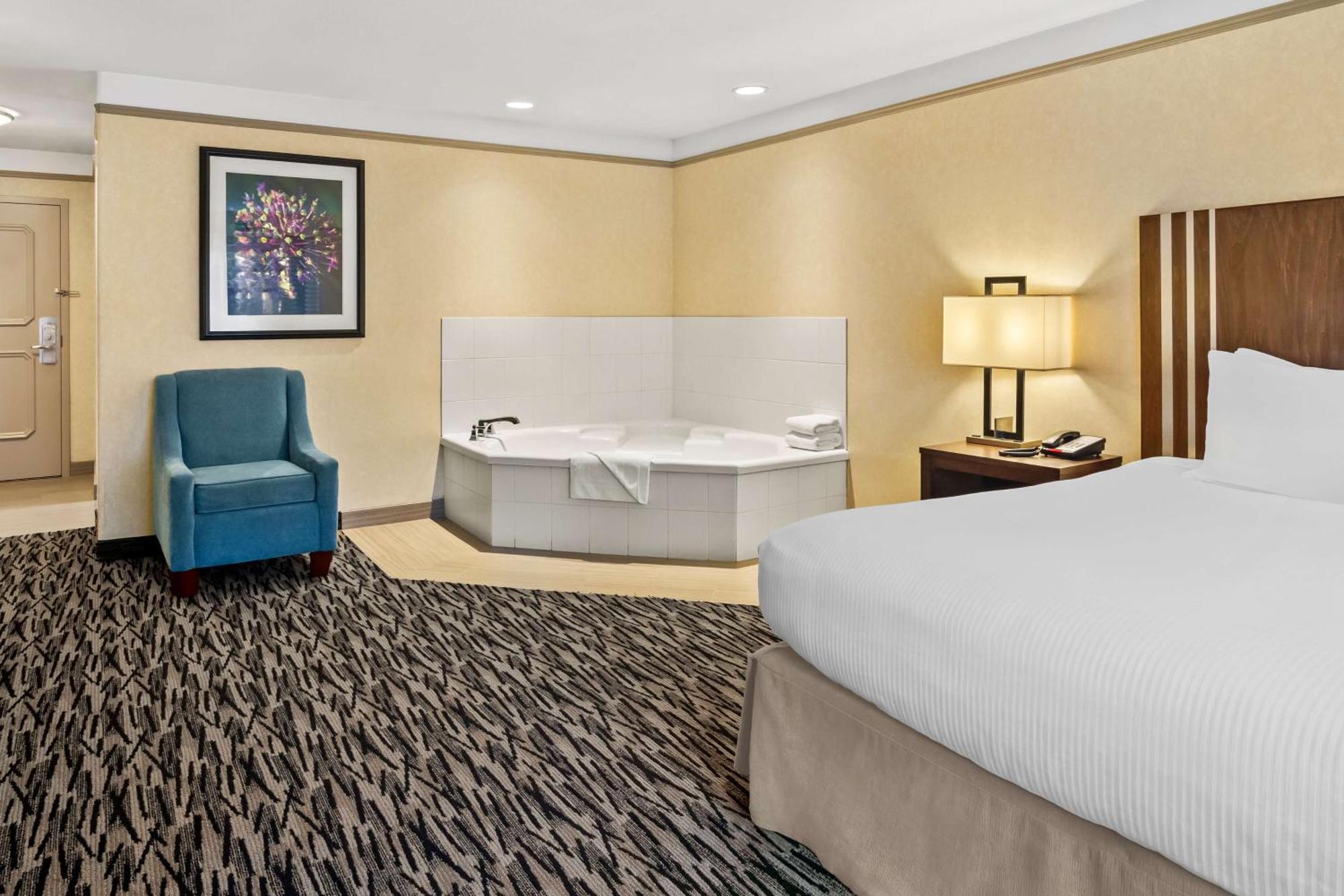 Best Western Plus Pitt Meadows Inn & Suites מראה חיצוני תמונה