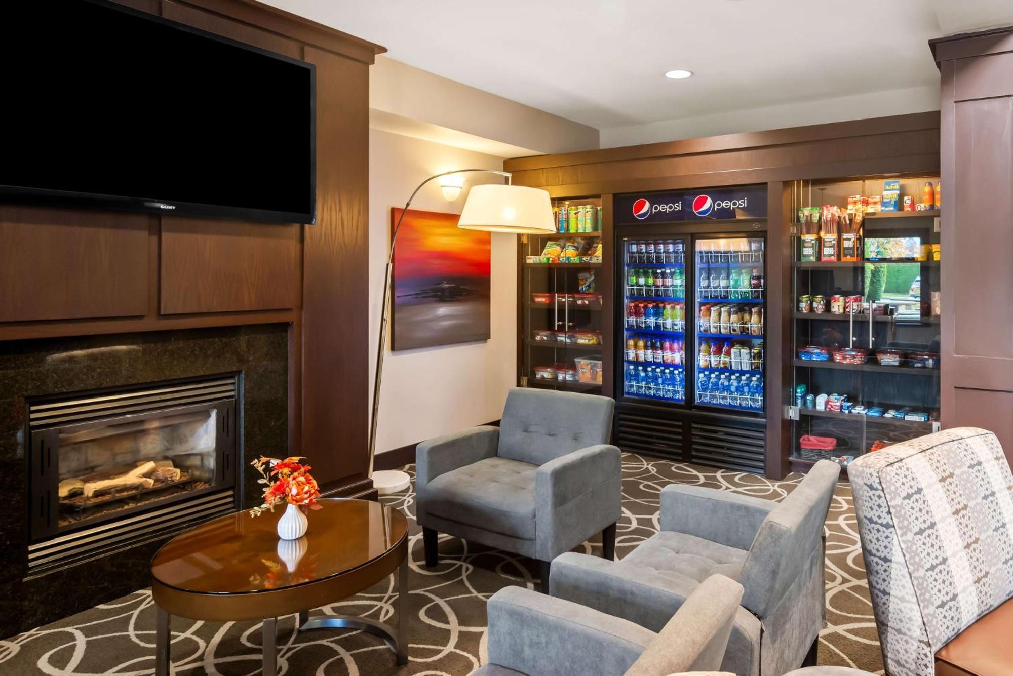 Best Western Plus Pitt Meadows Inn & Suites מראה חיצוני תמונה