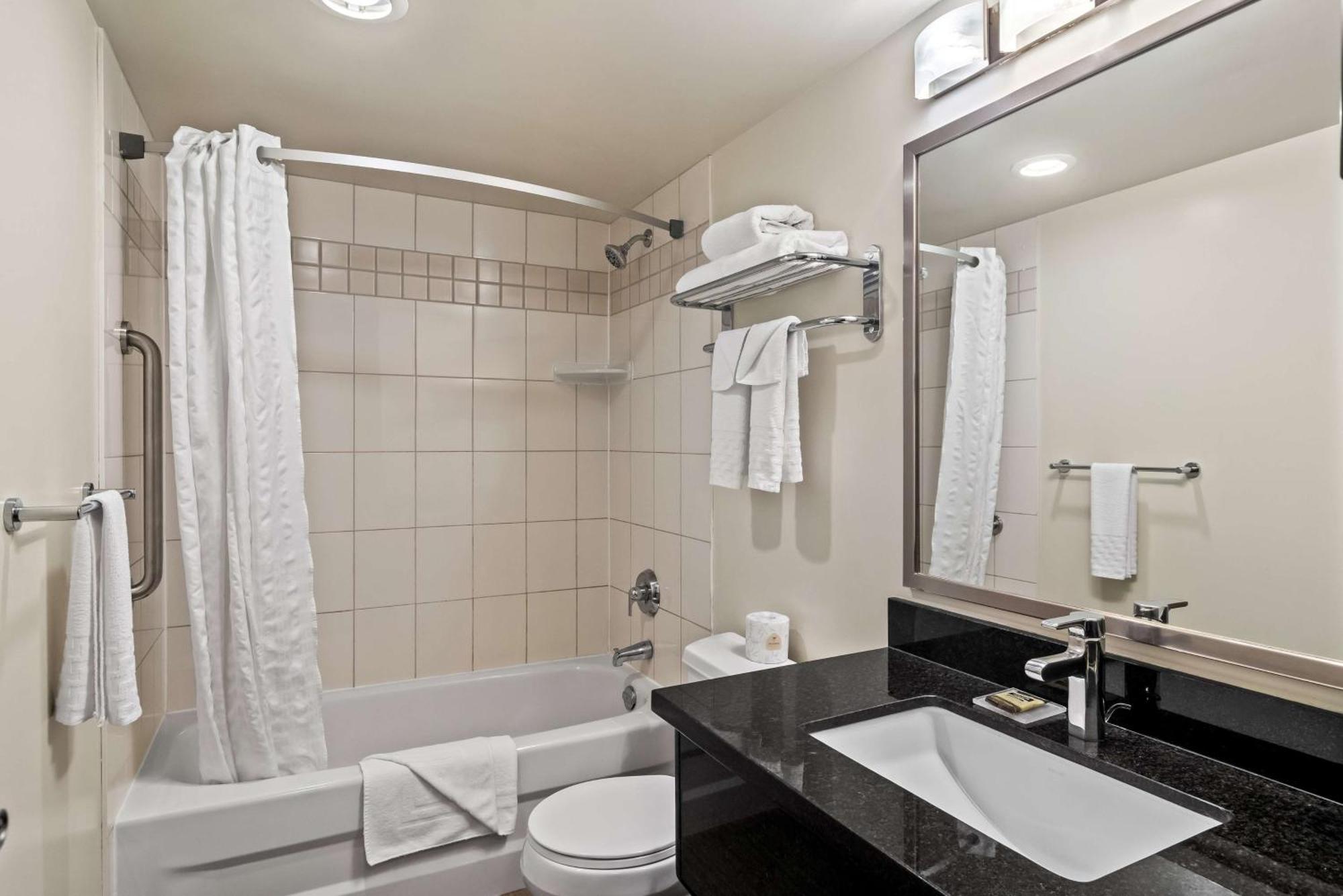 Best Western Plus Pitt Meadows Inn & Suites מראה חיצוני תמונה