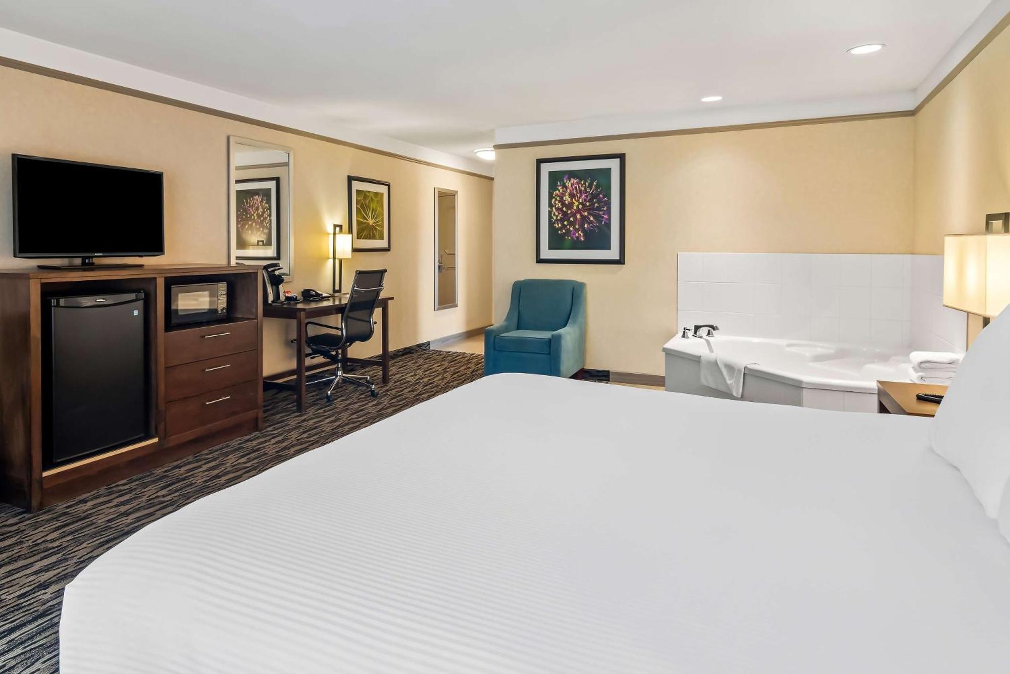 Best Western Plus Pitt Meadows Inn & Suites מראה חיצוני תמונה
