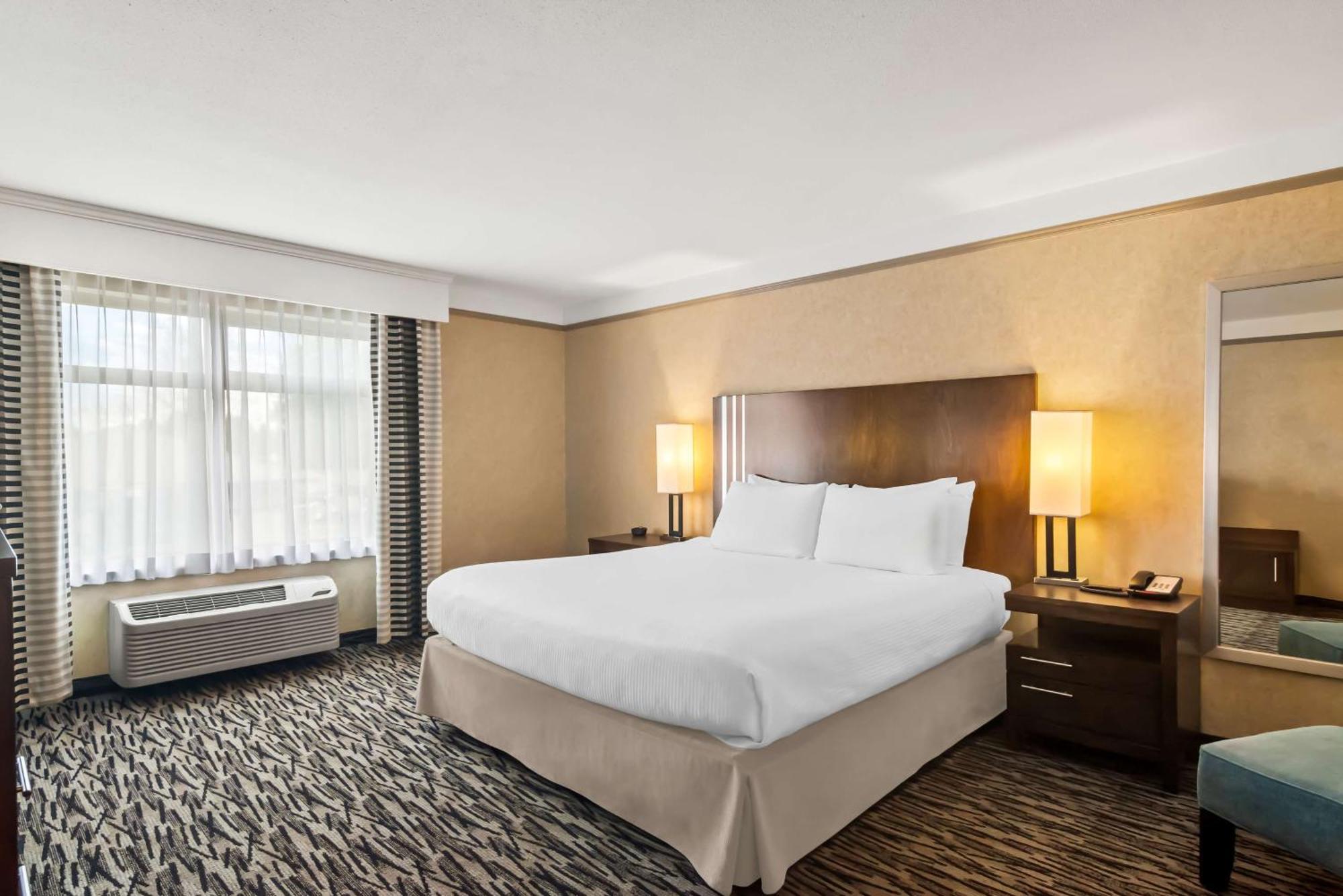 Best Western Plus Pitt Meadows Inn & Suites מראה חיצוני תמונה
