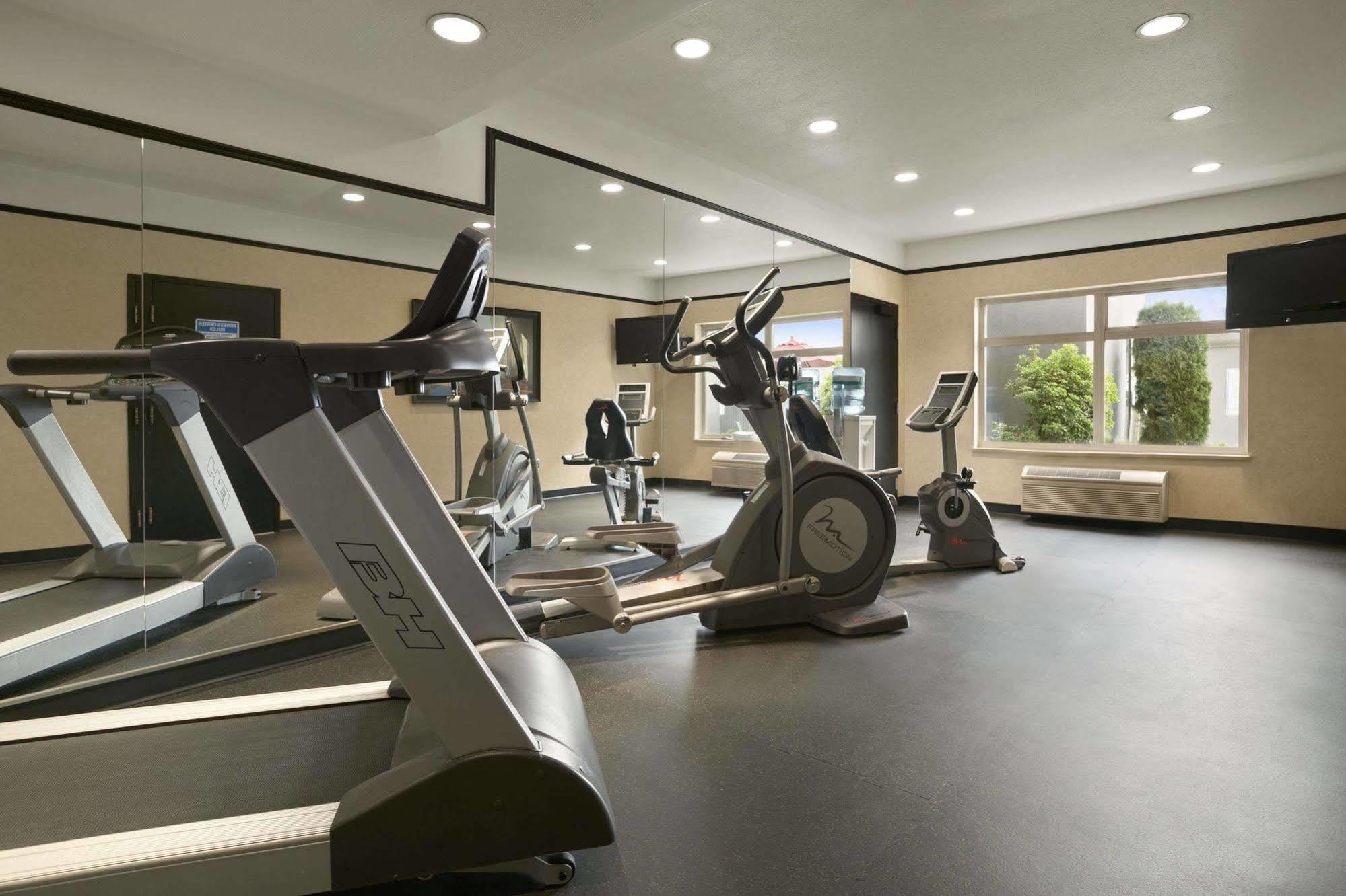 Best Western Plus Pitt Meadows Inn & Suites מראה חיצוני תמונה