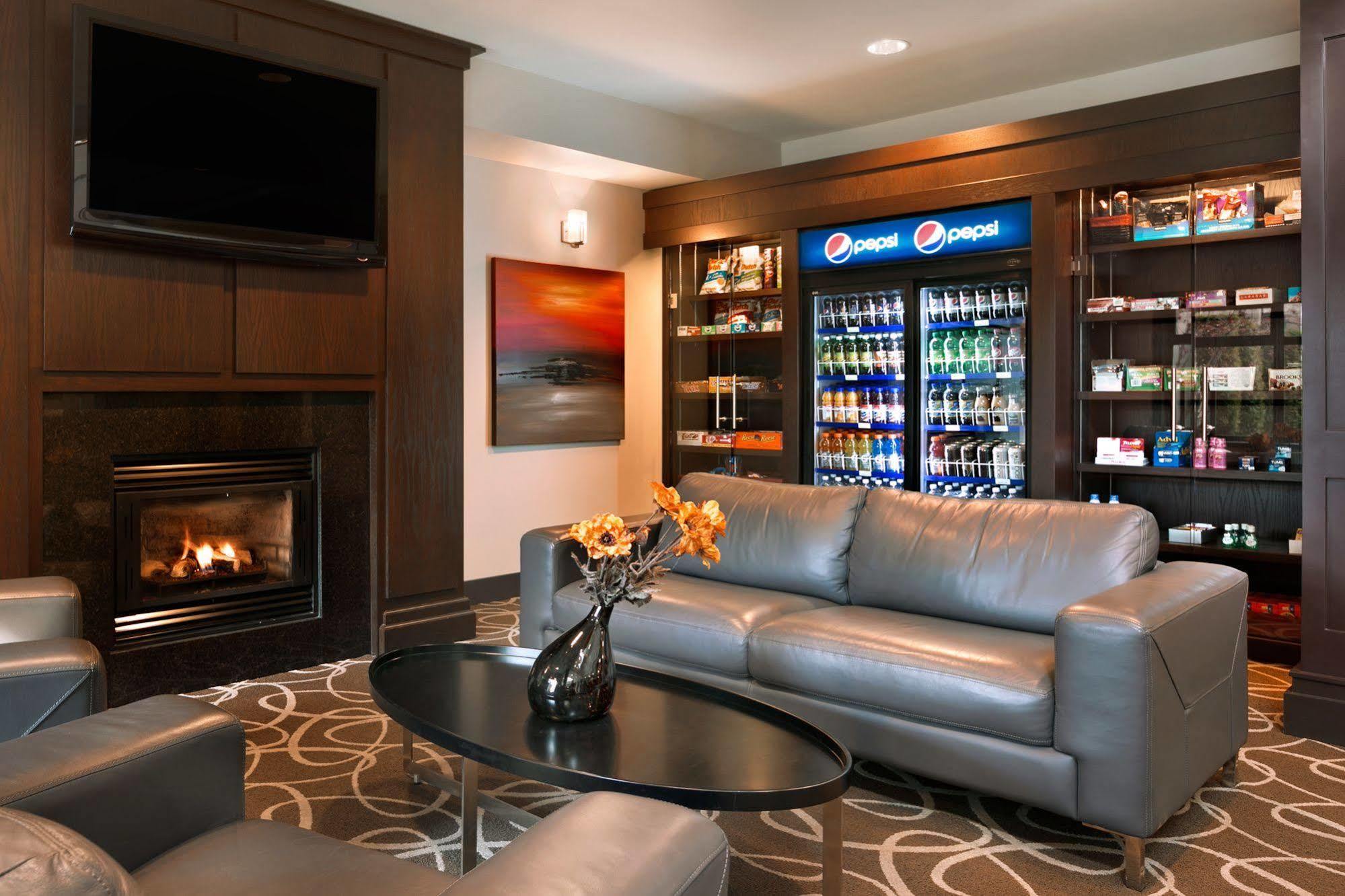 Best Western Plus Pitt Meadows Inn & Suites מראה חיצוני תמונה